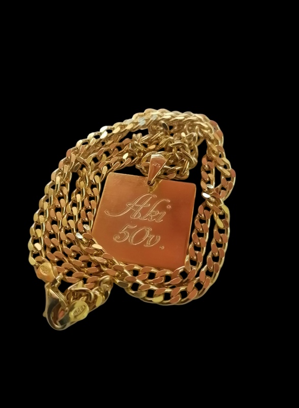 Kaunis ja syv&auml; kaiverrus taakse